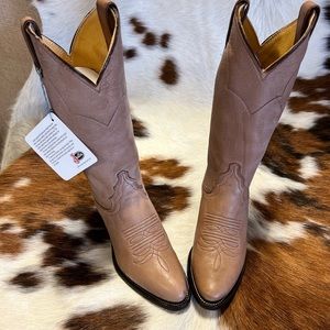 Justin new in box size 5 1/2